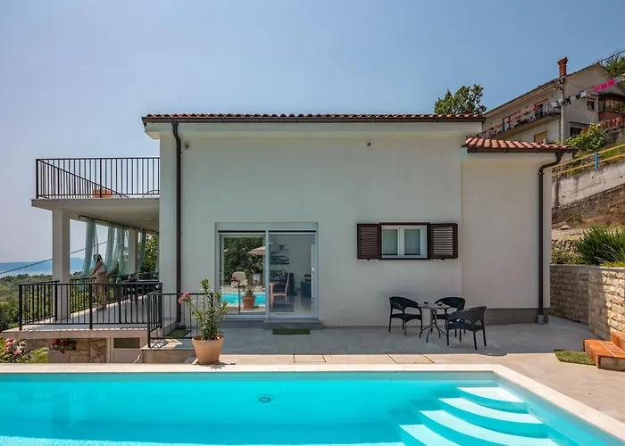 Hébergement de vacances Kvarner With Private Heated Pool *