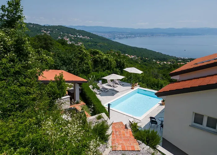 Hébergement de vacances Kvarner With Private Heated Pool *