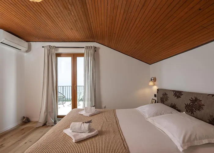Hébergement de vacances Kvarner With Private Heated Pool