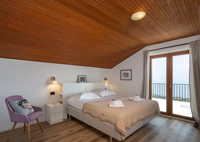Hébergement de vacances Kvarner With Private Heated Pool *